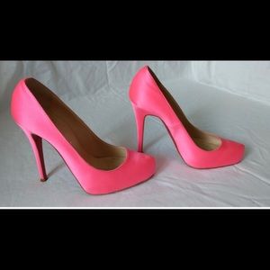Rolando 120 Crepe Satin Shocking Pink Pumps